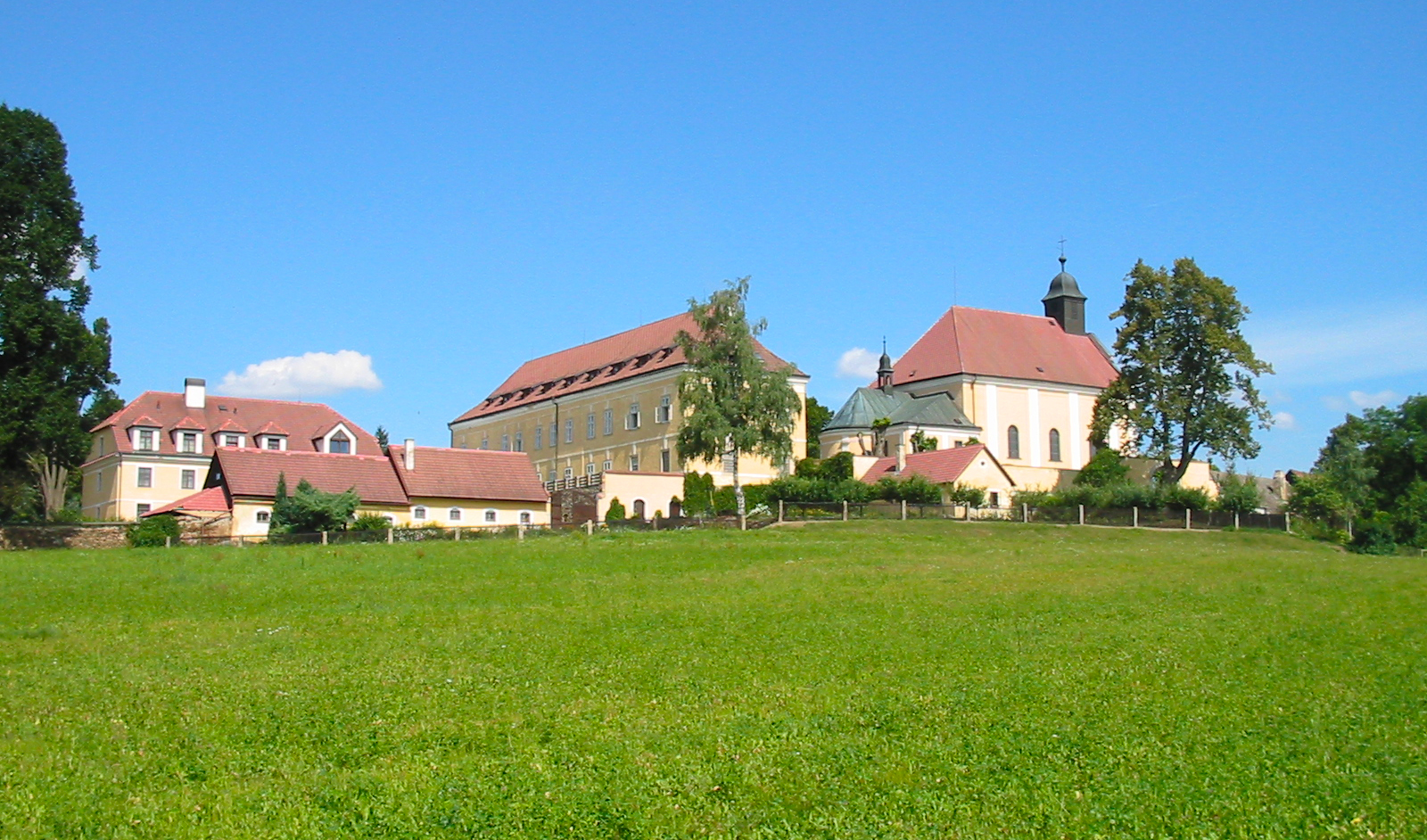 obrázek - karmelitánský klášter v Kostelním Vydří